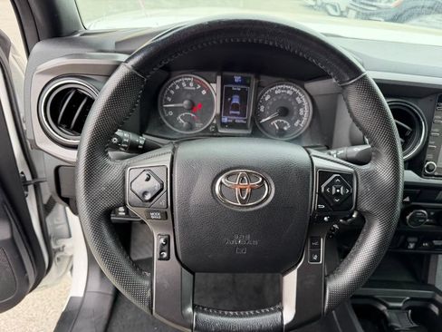 Used 2023 Toyota Tacoma TRD Off-Road w/ Black Out Package (TMS) AWD/4WD image 10