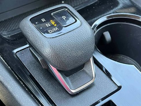 Used 2023 Nissan Rogue SV image 24