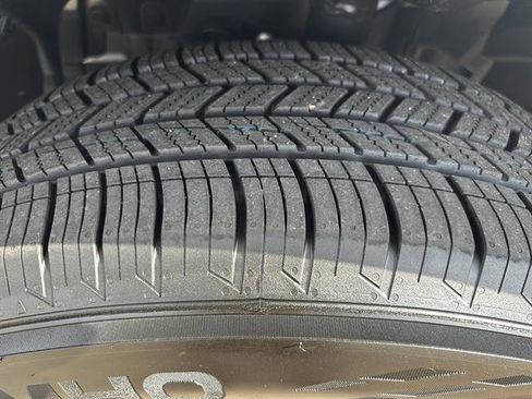 Used 2024 Nissan Rogue SV image 10