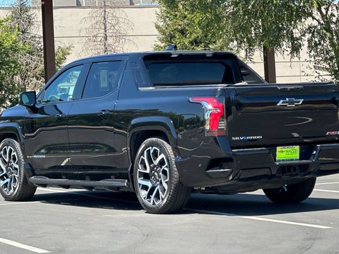 Used 2025 Chevrolet Silverado EV RST AWD/4WD image 3