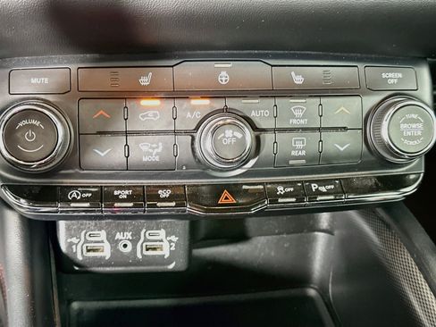 Used 2025 Dodge Durango GT AWD/4WD image 23