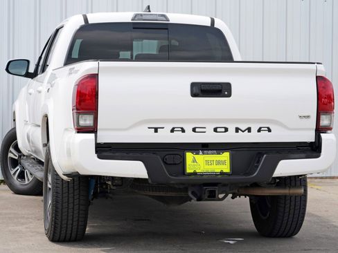 Used 2019 Toyota Tacoma TRD Sport image 5