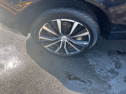 Used 2023 Volvo XC60 B5 Plus image 34