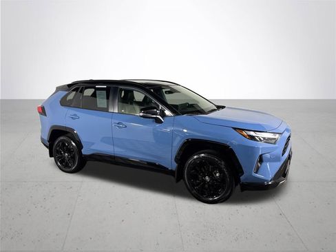 Used 2025 Toyota RAV4 XSE w/ Advanced Technology Package AWD/4WD image 4