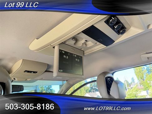 Used 2013 Chrysler Town & Country Touring FWD image 5