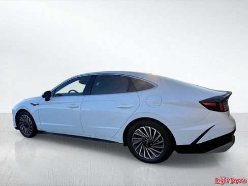 Used 2025 Hyundai Sonata Limited FWD image 3