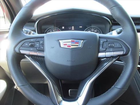 Used 2024 Cadillac XT6 Sport w/ Technology Package AWD/4WD image 23