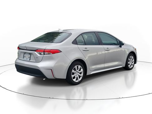 Used 2025 Toyota Corolla LE FWD image 7