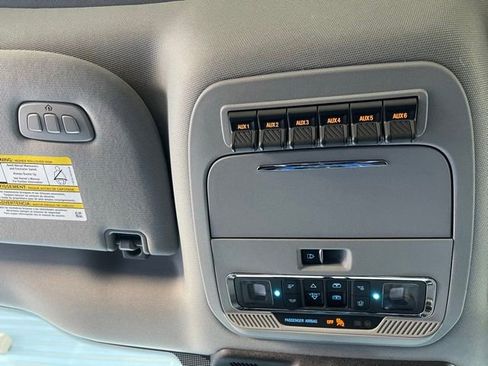 Used 2025 Ford F350 Lariat w/ Lariat Ultimate Package AWD/4WD image 21