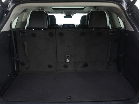 Used 2021 Toyota Highlander Platinum image 10