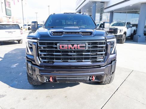 Used 2024 GMC Sierra 3500 AT4 w/ AT4 Premium Plus Package image 9