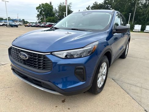 Used 2023 Ford Escape Active w/ Tech Pack #1 AWD/4WD image 2
