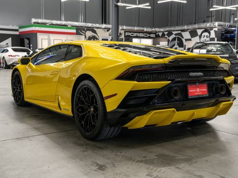 Used 2021 Lamborghini Huracan EVO RWD image 6