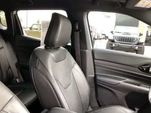 Used 2022 Jeep Compass High Altitude AWD/4WD image 17