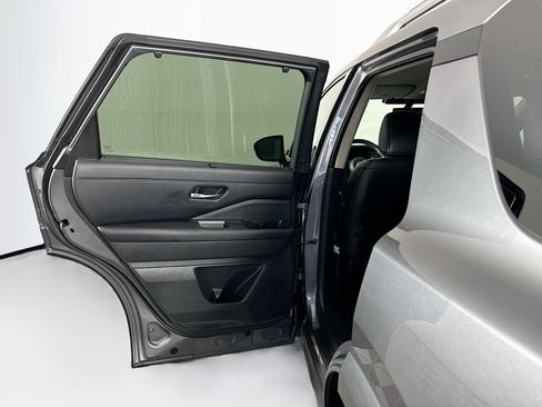 Used 2024 Nissan Pathfinder SL w/ Black Appearance Package AWD/4WD image 26