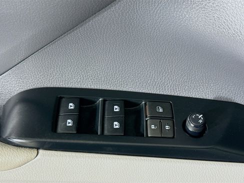 Used 2020 Toyota Camry LE image 23