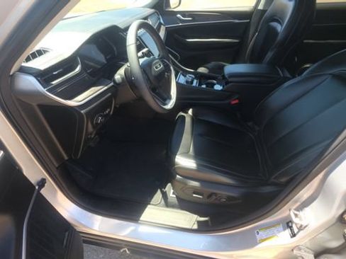 Used 2023 Jeep Grand Cherokee L Limited RWD image 13