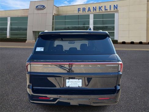 New 2025 Lincoln Navigator Reserve image 6
