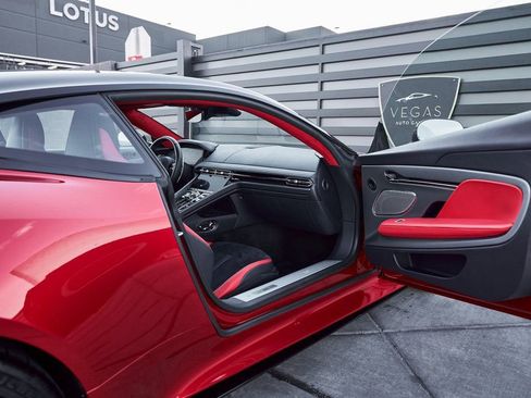 Used 2024 Aston Martin DB12 Coupe image 22