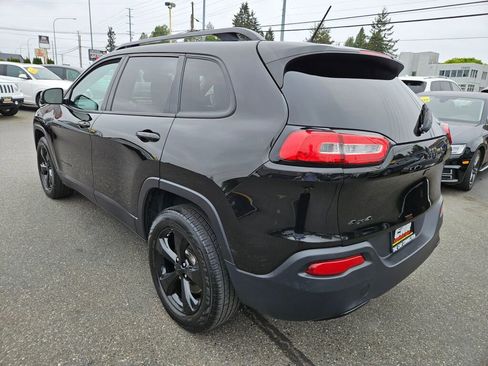 Used 2016 Jeep Cherokee Latitude AWD/4WD image 6