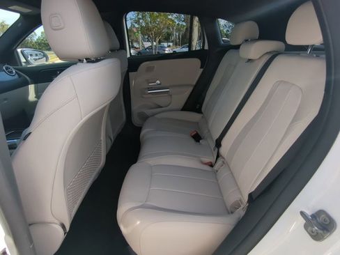 Used 2025 Mercedes-Benz GLA 250 image 13