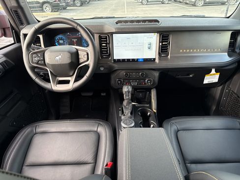 New 2025 Ford Bronco Badlands image 8