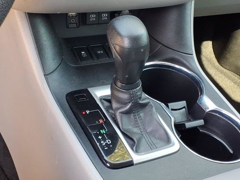 Used 2019 Toyota Highlander LE FWD image 13