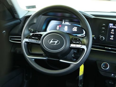 Used 2026 Hyundai Elantra SE FWD image 29