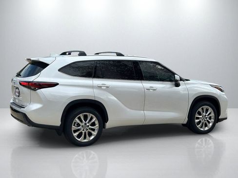 Used 2026 Toyota Highlander Limited image 4