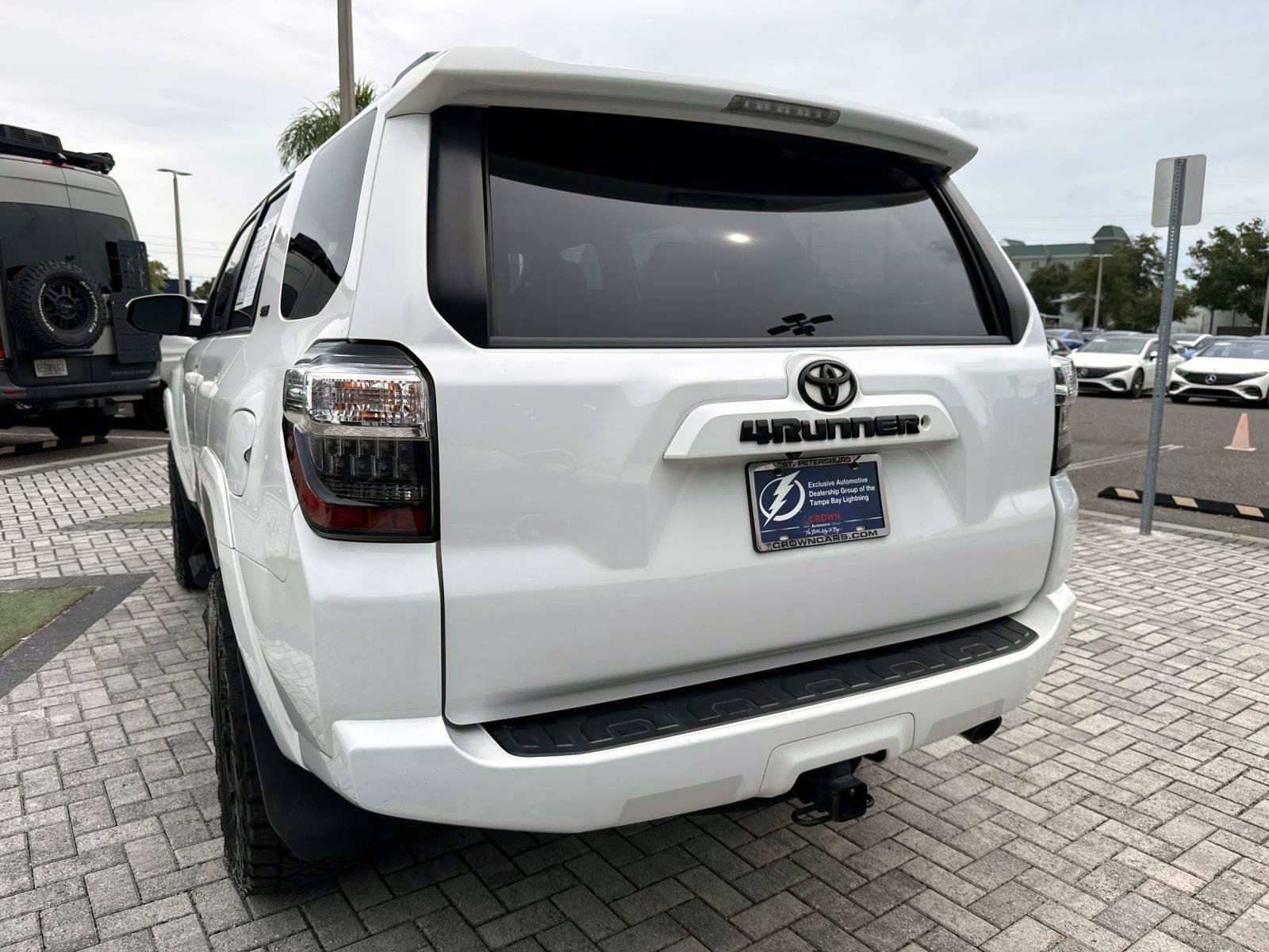 Used 2019 Toyota 4Runner SR5 AWD/4WD image 9