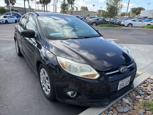Used 2012 Ford Focus SE image 3