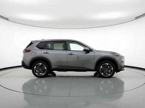 Used 2025 Nissan Rogue SV image 9