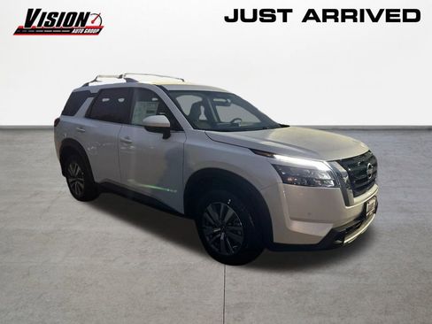 New 2025 Nissan Pathfinder SL image 3