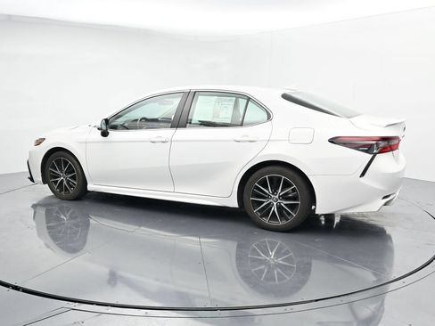 Used 2024 Toyota Camry SE FWD image 5