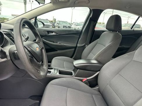 Used 2018 Chevrolet Cruze LT w/ Convenience Package FWD image 28