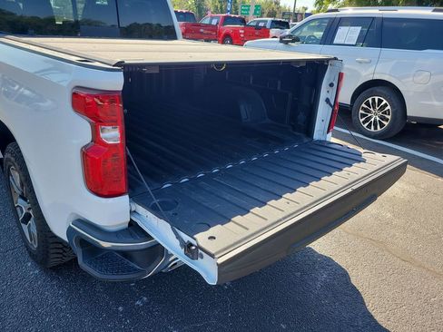 Used 2024 Chevrolet Silverado 1500 LT AWD/4WD image 9