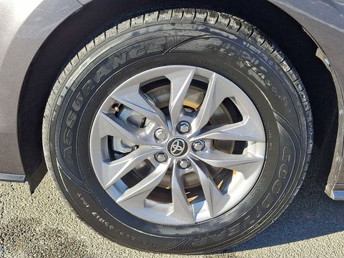 Certified 2024 Toyota Sienna XLE image 11