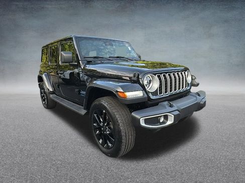 Used 2025 Jeep Wrangler Unlimited Sahara AWD/4WD image 2