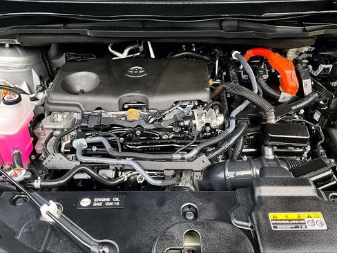 Used 2025 Toyota Sienna XLE w/ XLE Plus Package image 10