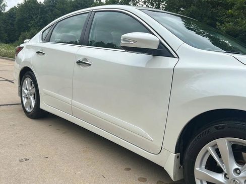 Used 2015 Nissan Altima 2.5 SV w/ Convenience Package FWD image 5