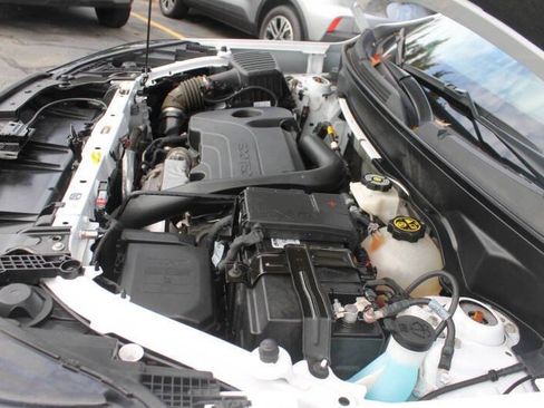 Used 2023 GMC Terrain SLT image 13