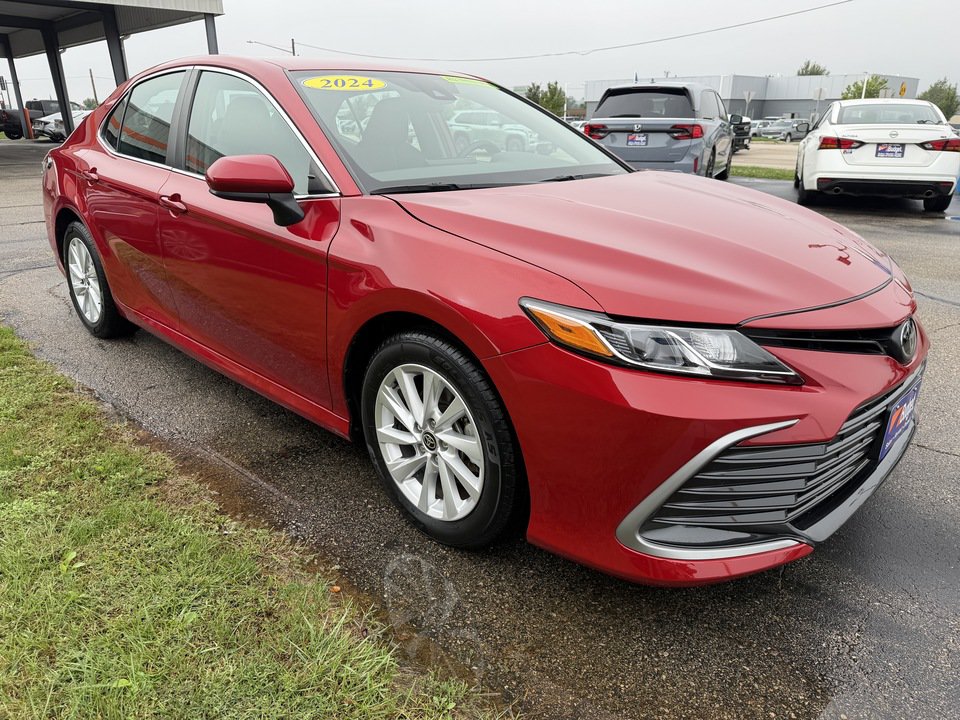Used 2024 Toyota Camry LE AWD/4WD image 7