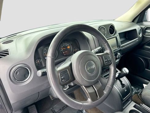 Used 2015 Jeep Patriot Latitude w/ Sun/Sound Group AWD/4WD image 9