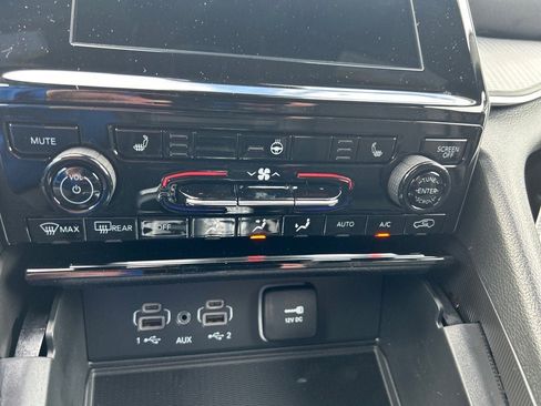 New 2025 Jeep Grand Cherokee Altitude image 12