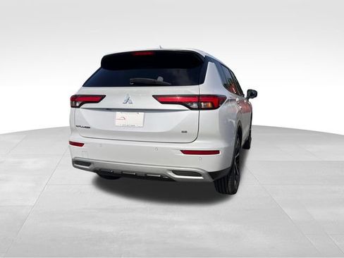 Used 2023 Mitsubishi Outlander SE FWD image 5