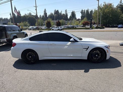 Used 2018 BMW M4 Coupe w/ Competition Package RWD image 10