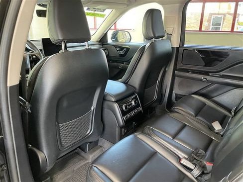 Used 2023 Lincoln Aviator AWD image 28