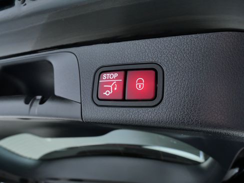 Used 2023 Mercedes-Benz GLB 250 4MATIC image 8