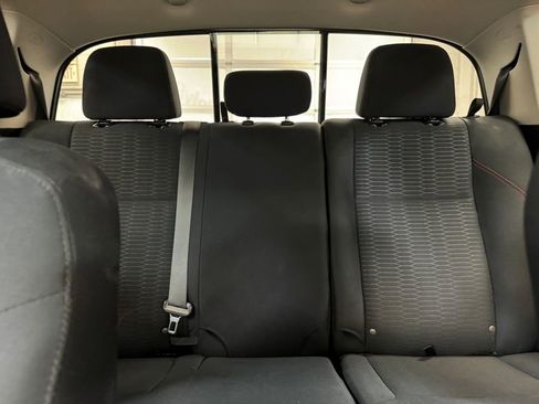 Used 2018 Toyota Tacoma SR5 w/ Four Season Floor Mat Package AWD/4WD image 15