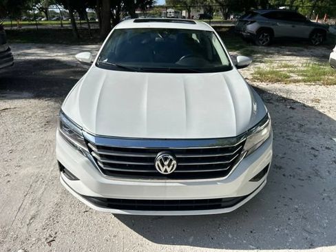 Used 2022 Volkswagen Passat 2.0T SE FWD image 16